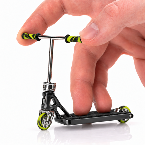 Tail Whip Pro V2 Finger Scooter | Black/Chrome